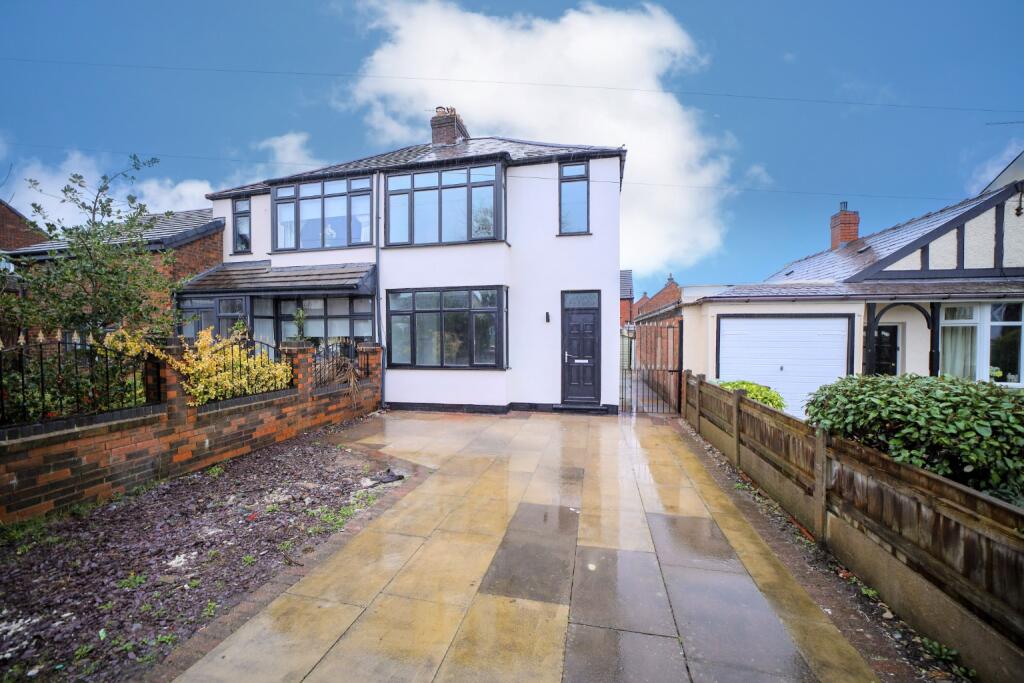 3 bedroom semidetached house for sale in Common Road, NewtonLe
