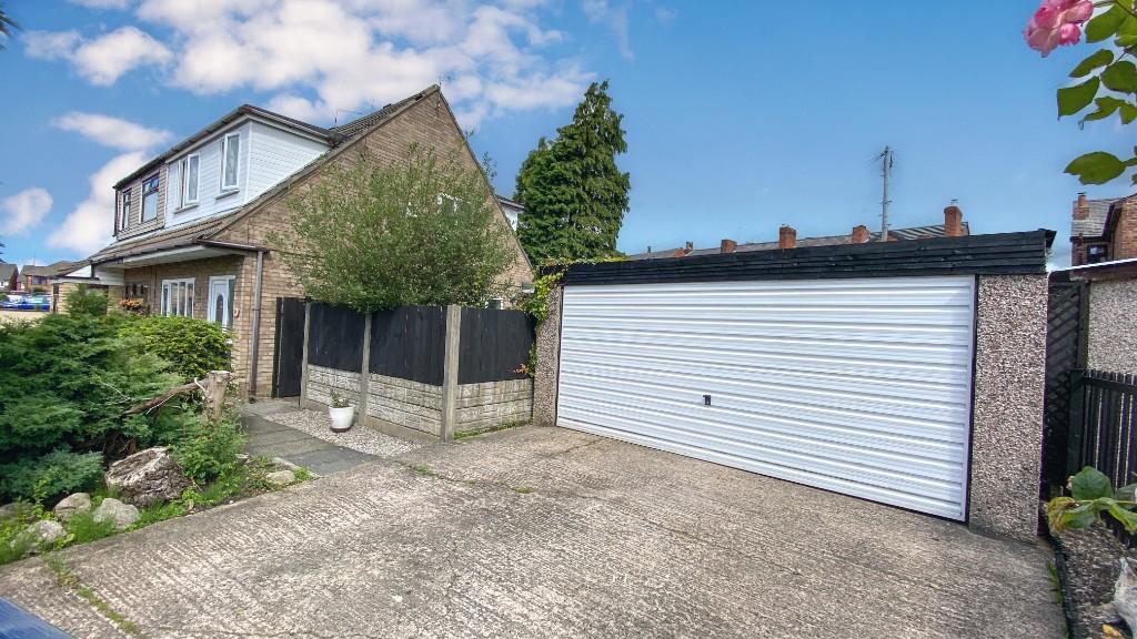 3 bedroom semidetached house for sale in Whitehouse Close, Haydock