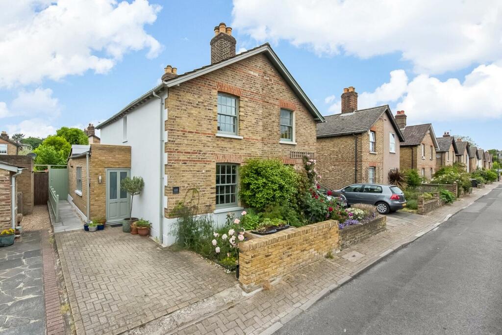 3 bedroom semidetached house for sale in Victor Road, Penge, London, SE20