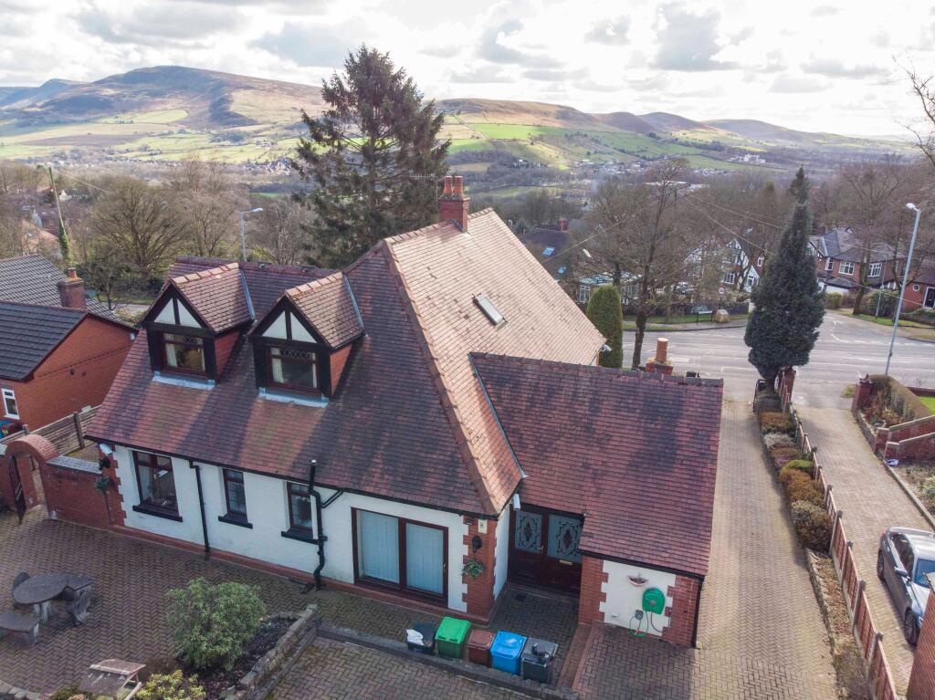 4 bedroom detached house for sale in Oldham Road, Grasscroft
