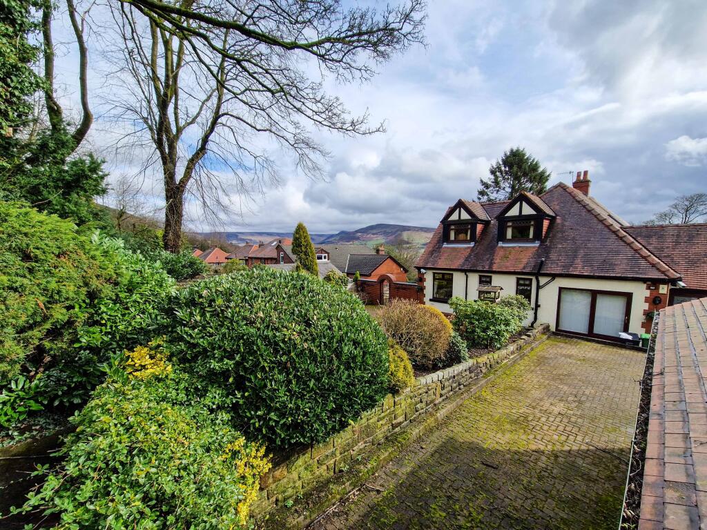 4 bedroom detached house for sale in Oldham Road, Grasscroft