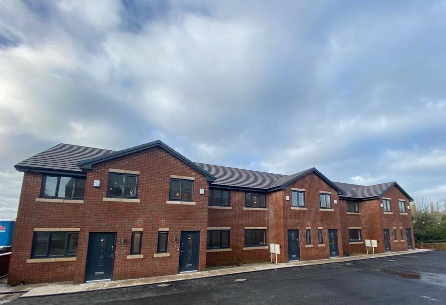 3 bedroom mews property for sale in Holden Fold Lane, Royton, OL2