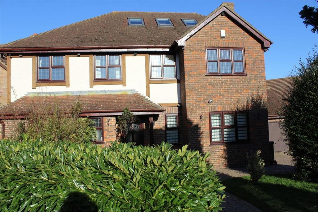 5 bedroom detached house for sale in Heritage Drive, DARLAND VIEW