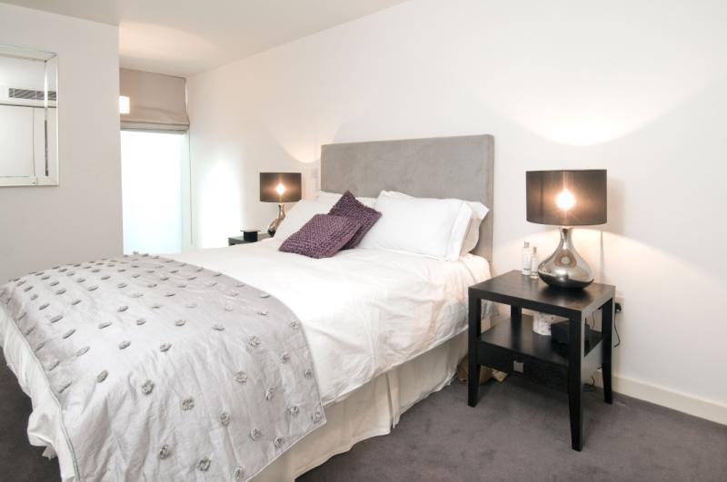 2 bedroom flat for sale in Milliner House, Hortensia Road, SW10, SW10