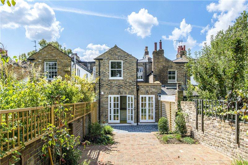 3 bedroom terraced house for rent in Claylands Road, London, SW8