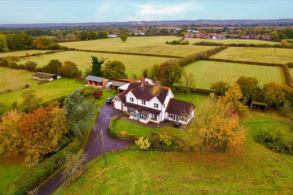 4 bedroom detached house for sale in Black Mill Lane, Headcorn, Ashford, Kent, TN27