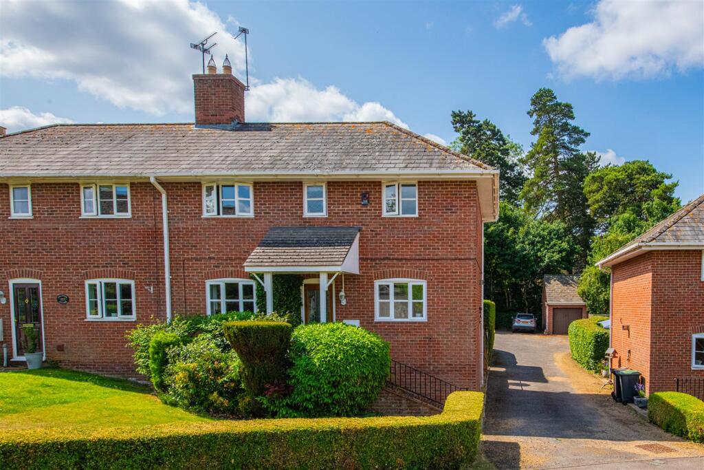 3 bedroom semi-detached house