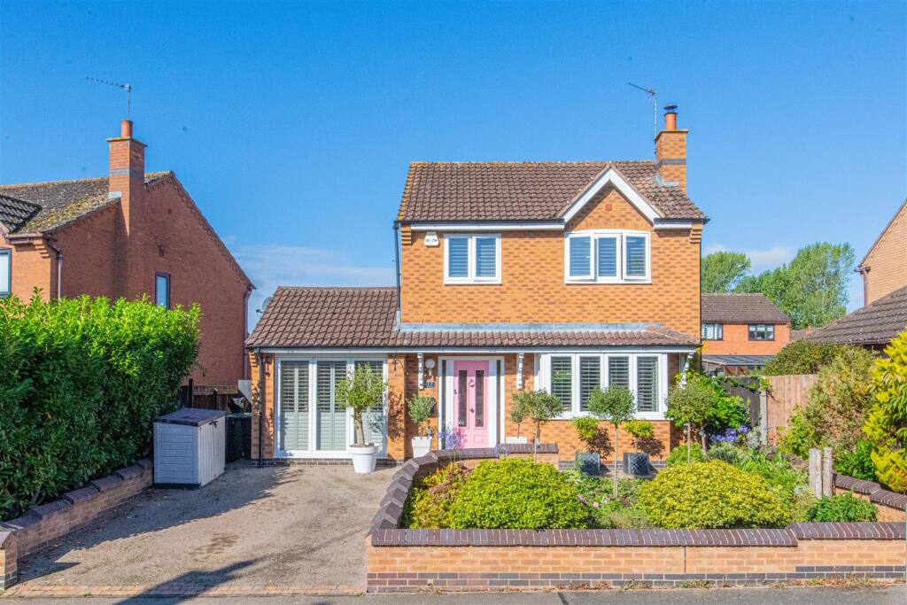 3 bedroom detached house