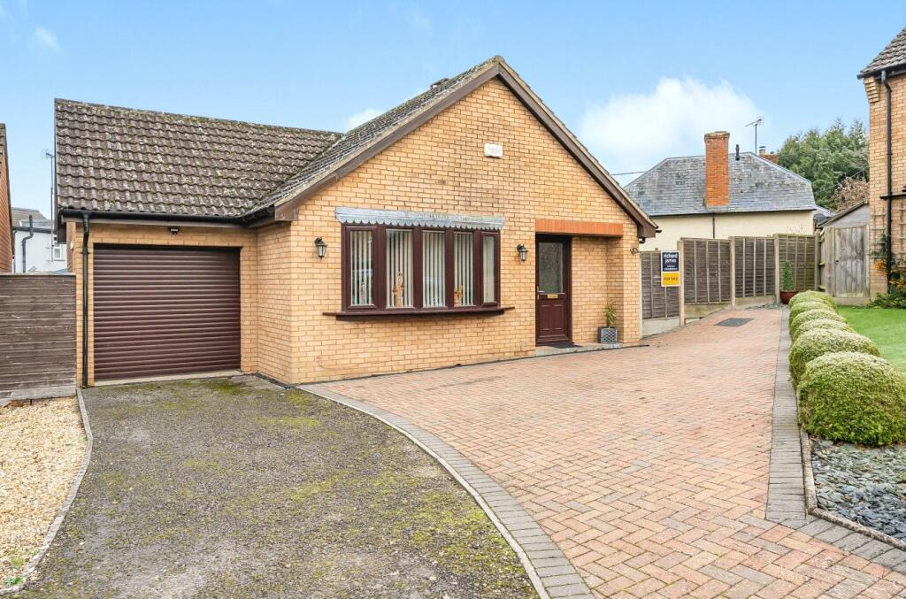 2 bedroom bungalow for sale in Willowbrook, Purton, Wiltshire, SN5