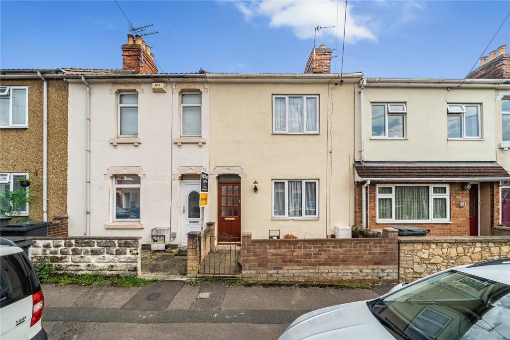 3 bedroom terraced house for sale in Redcliffe Street, Swindon