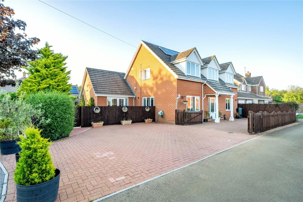 4 bedroom detached house for sale in High Street, Purton, Swindon, SN5