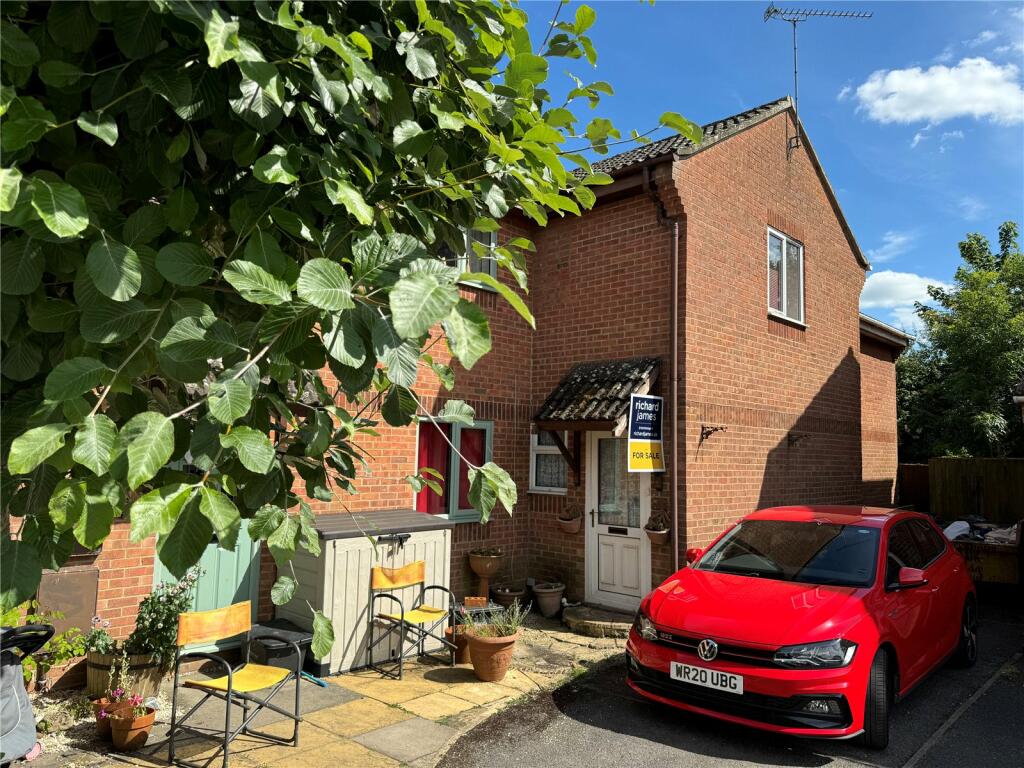 4 bedroom semidetached house for sale in Proud Close, Purton, Swindon