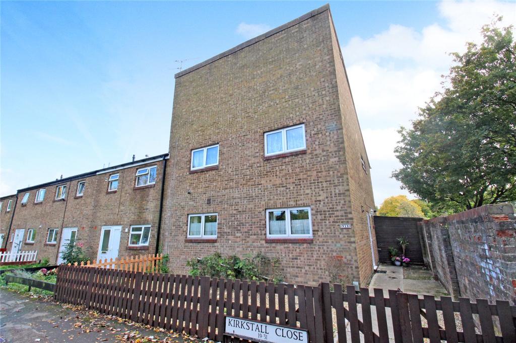 5 bedroom end of terrace house for sale in Kirkstall Close, Toothill