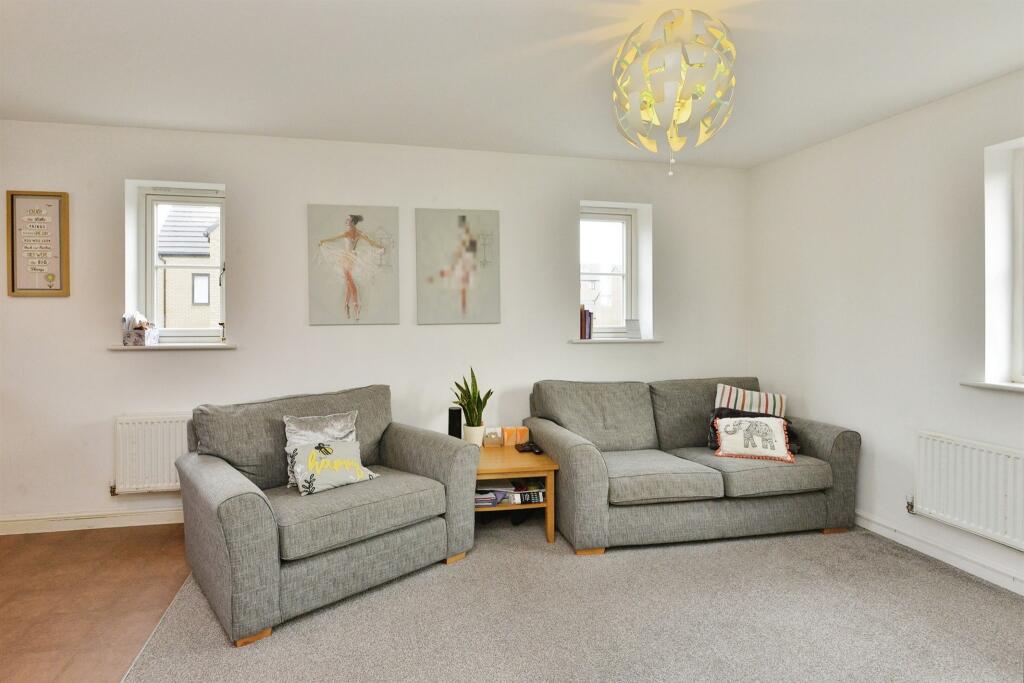 1 bedroom coach house for sale in Tracy Way, Oxley Park, Milton Keynes, MK4