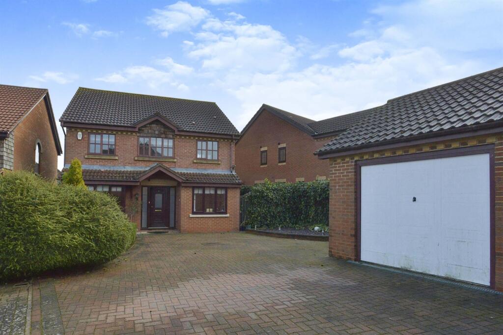 4 bedroom detached house for sale in Maxham, Shenley Brook End, Milton Keynes, MK5