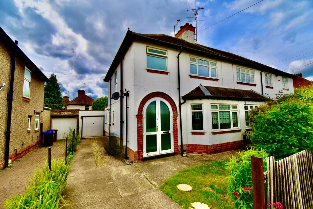 3 bedroom semidetached house for rent in The Headlands, Northampton