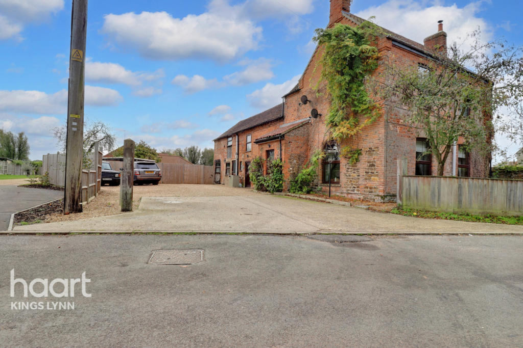 7 bedroom detached house for sale in Chequers Road, Grimston, PE32