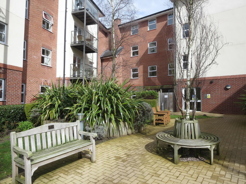 2 bedroom apartment for sale in Adlington House, High Street