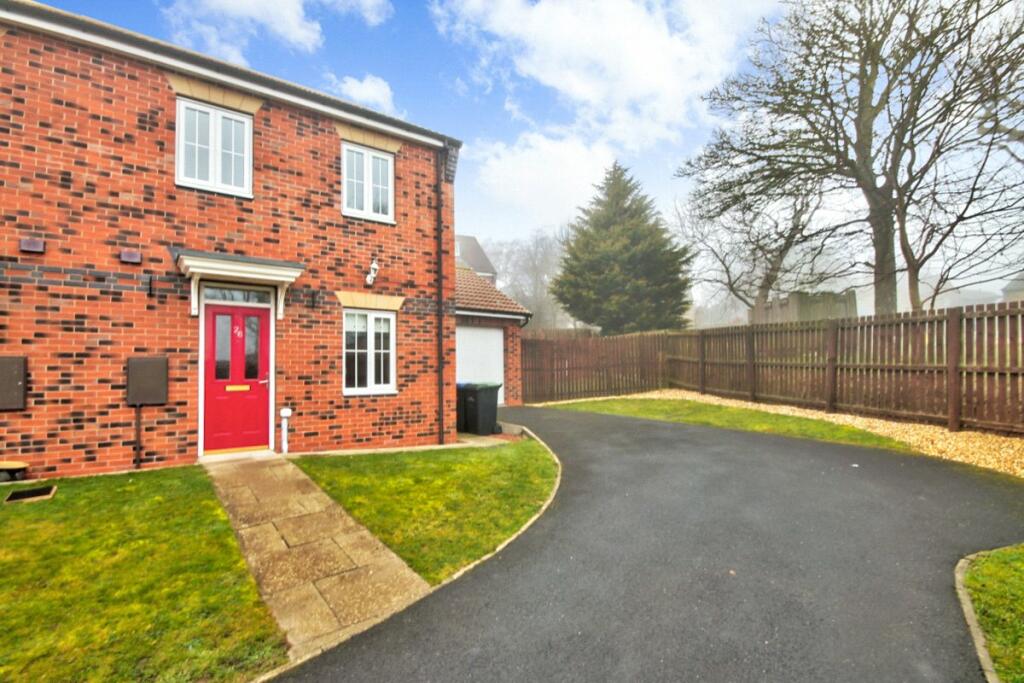 3 bedroom semidetached house for rent in Deepdale Drive, Delves Lane