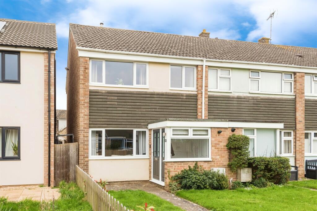 3 bedroom end of terrace house for sale in Stoneleigh Drive, Carterton, OX18