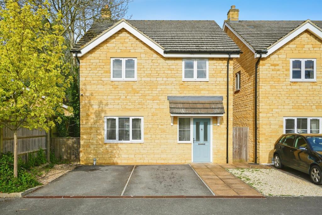 4 bedroom detached house for sale in Black Bourton Road, Carterton, OX18
