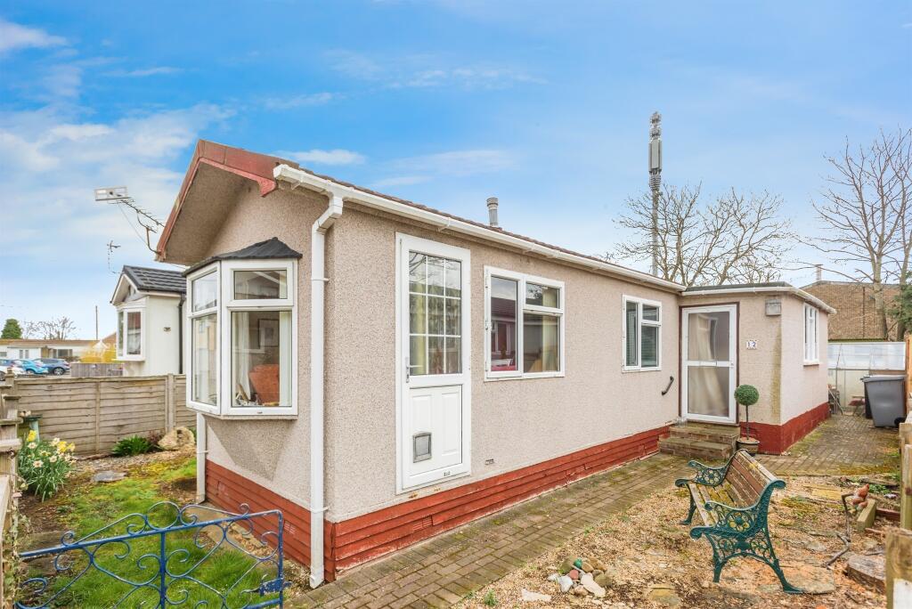 Main image of property: New Look Mobile Home Park, Carterton
