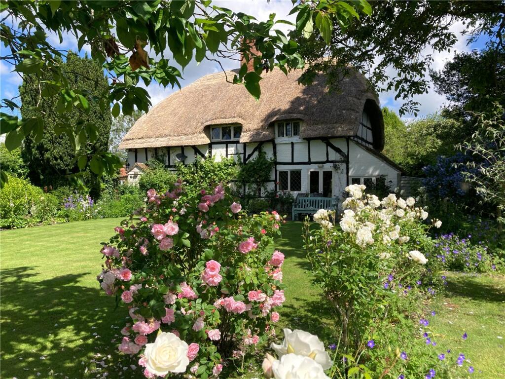 4 bedroom detached house for sale in Mildenhall, Marlborough, Wiltshire