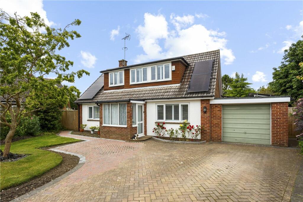 3 bedroom detached house for sale in Swan Meadow, Pewsey, Wiltshire, SN9