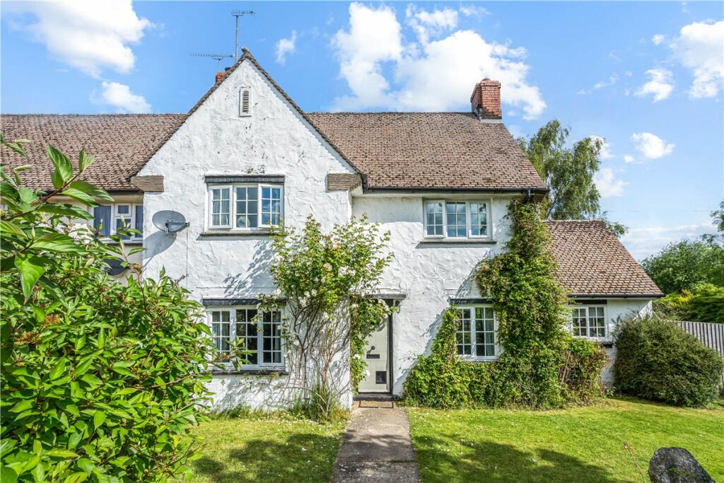 3 bedroom semidetached house for sale in Knights Close, West Overton