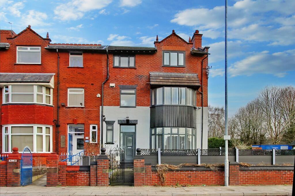 4 bedroom terraced house for sale in Bury Old Road, Prestwich, M25