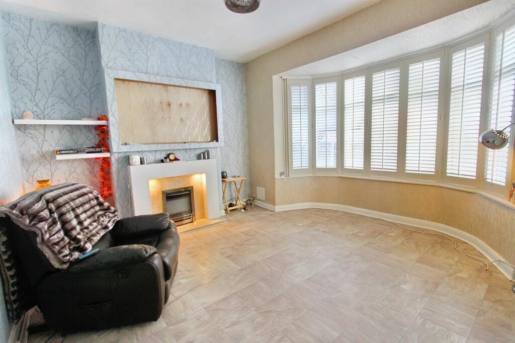 4 bedroom terraced house for sale in Bury Old Road, Prestwich, M25