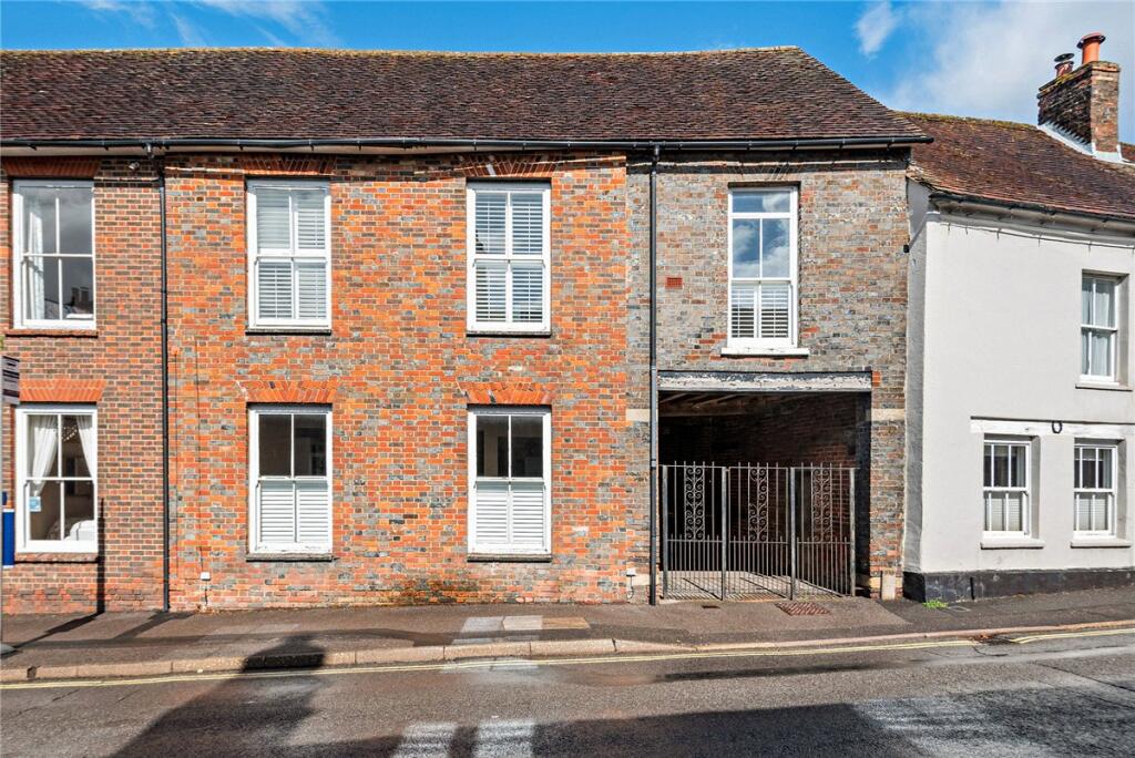 Main image of property: Phoenix Court, Kingsclere, Newbury, Hampshire, RG20