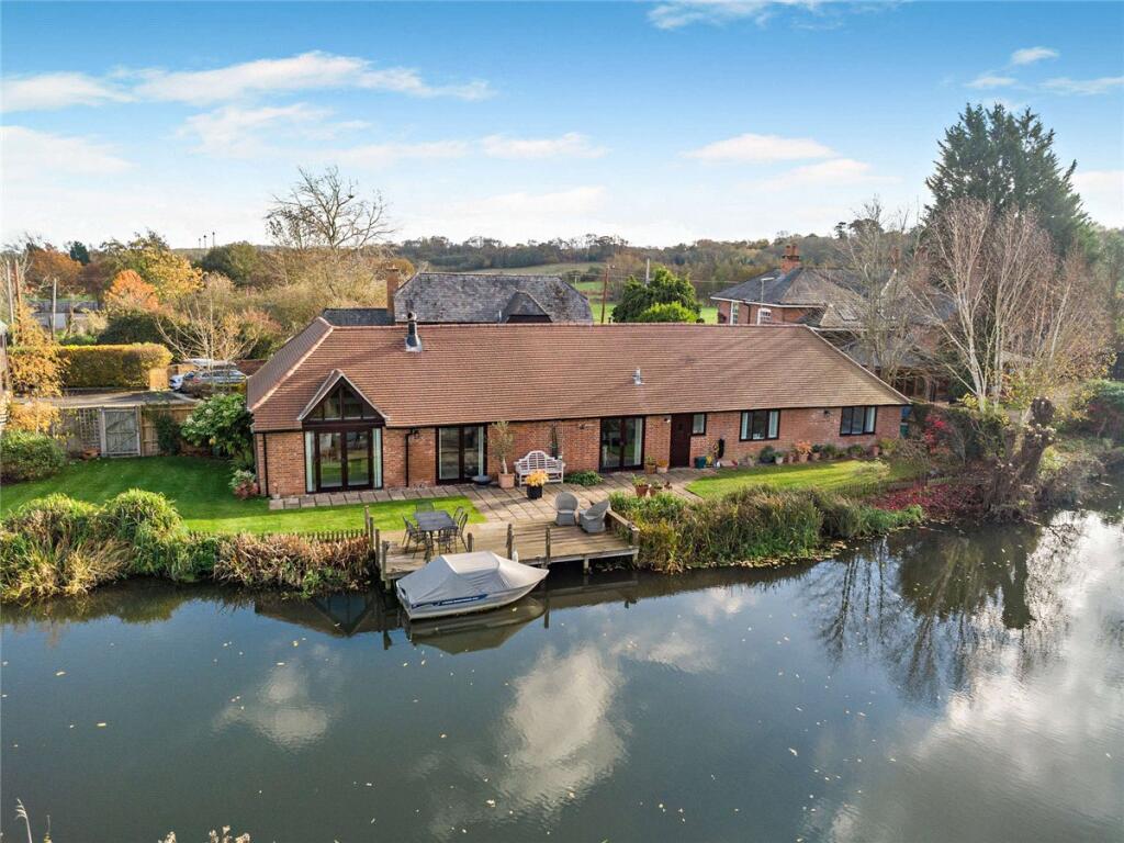 Main image of property: Crookham Hill, Thatcham, Berkshire, RG19