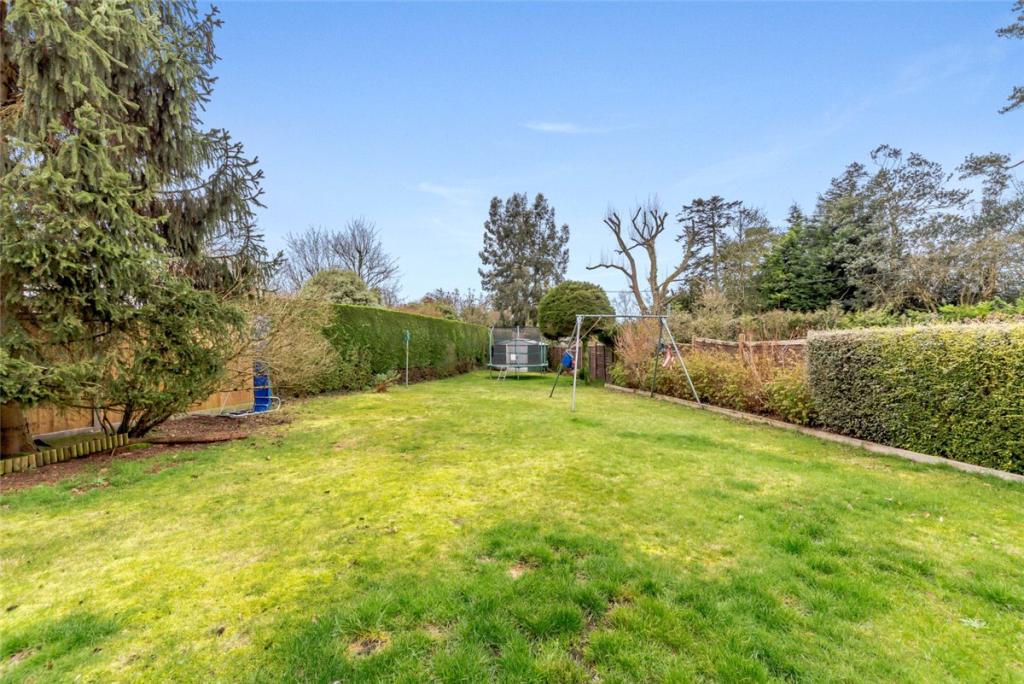 4 bedroom detached house for sale in Ashmore Green Road, Cold Ash