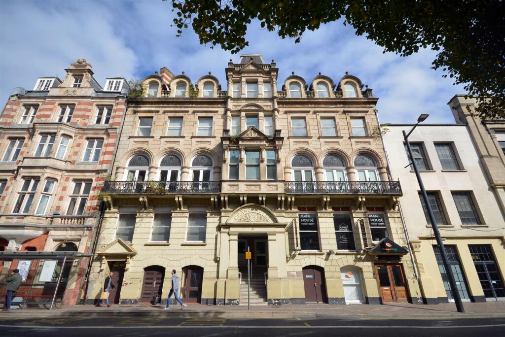 1 bedroom apartment for sale in Westgate Street, Cardiff City centre, CF10