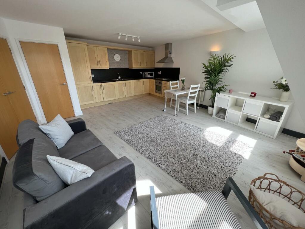 1 bedroom apartment for sale in The Grand, Westgate Street, Cardiff