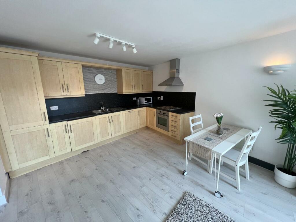 1 bedroom apartment for sale in Westgate Street, Cardiff City centre, CF10