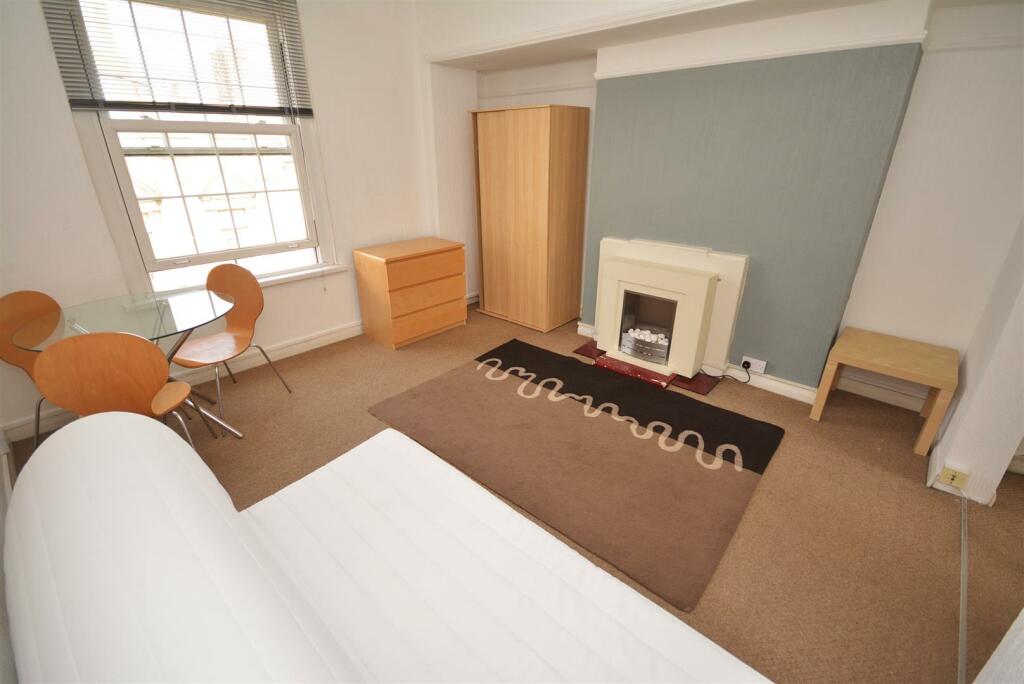 Studio apartment for rent in Westgate Street, City Centre, Cardiff, CF10