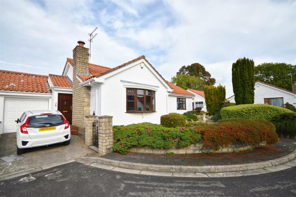 2 bedroom semidetached bungalow for sale in St. Lukes Gardens