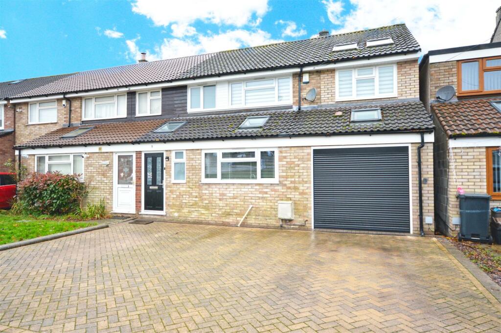 4 bedroom semidetached house for sale in Gillebank Close, Stockwood