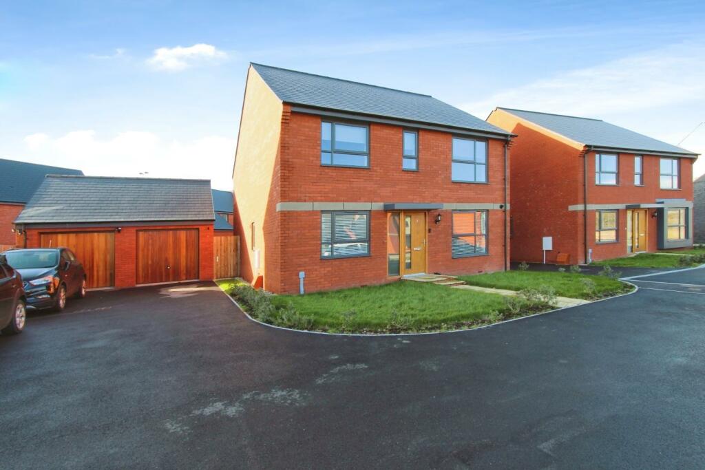 4 bedroom detached house for sale in Aurelius Close, Keynsham, Bristol