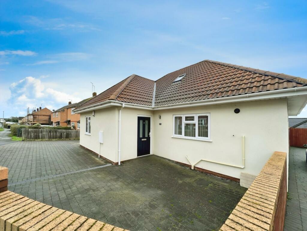 3 bedroom detached bungalow for sale in Lulworth Road, Keynsham