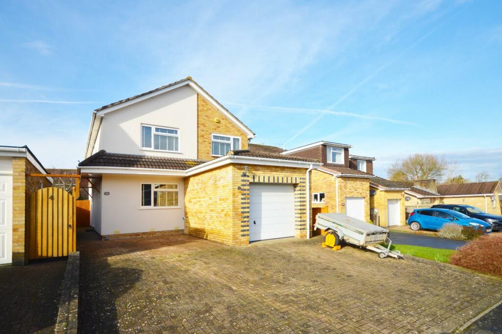 4 bedroom detached house for sale in Cherwell Road, Keynsham, Bristol, BS31