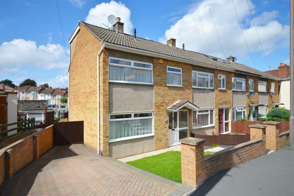 4 bedroom end of terrace house for sale in School Road, Brislington