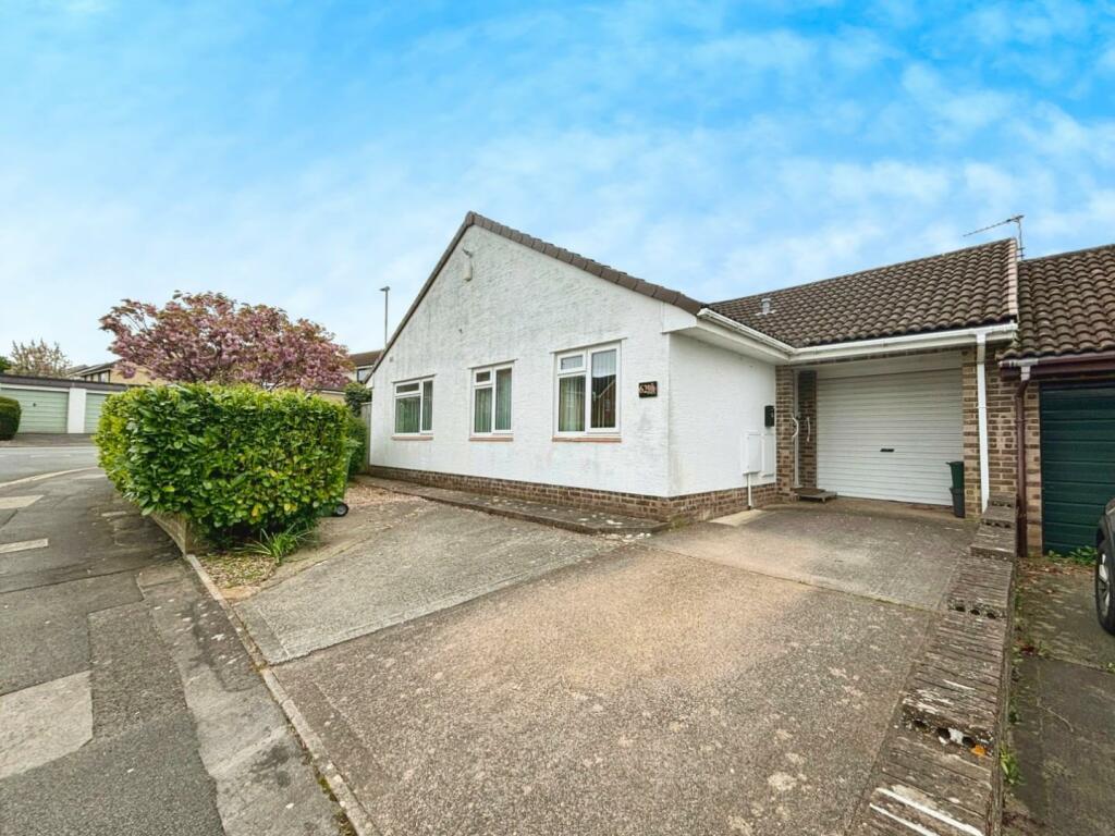 3 bedroom semidetached bungalow for sale in Lytes Cary Road, Keynsham