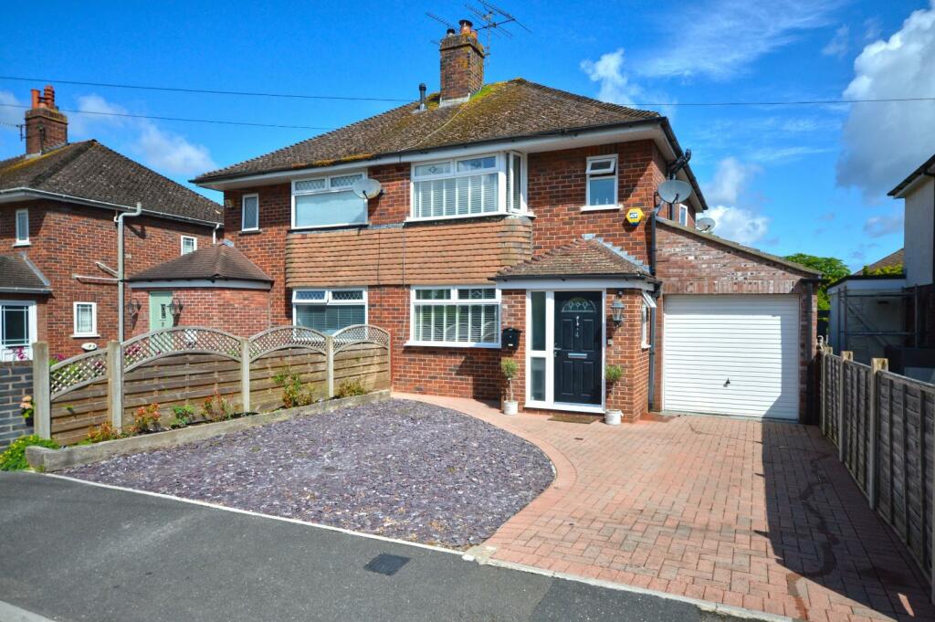 3 bedroom semidetached house for sale in Dragons Hill Close, Keynsham, Bristol, BS31