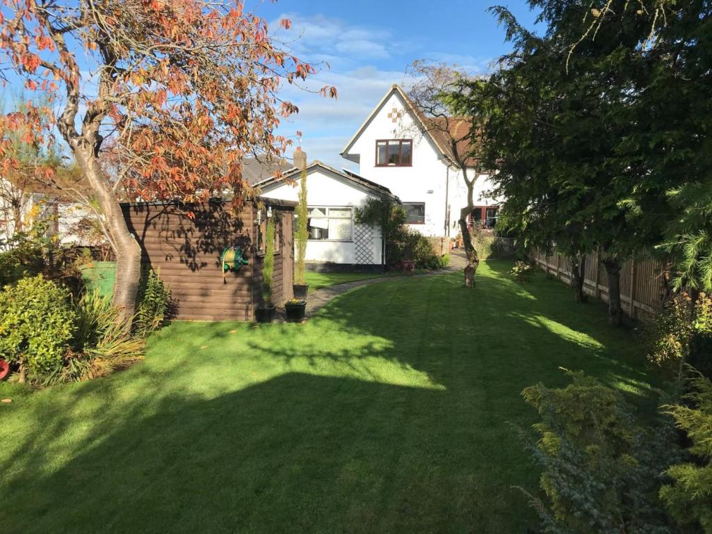 4 bedroom semidetached house for sale in Bath Road, Keynsham, Bristol