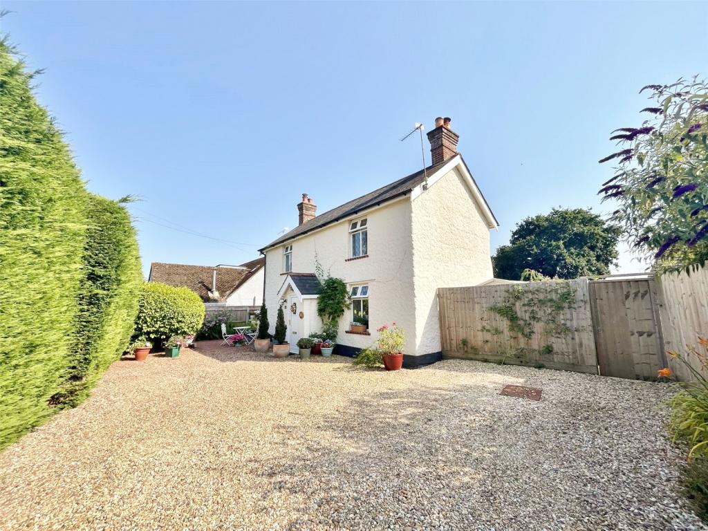 3 bedroom detached house for sale in Ringwood Road, Verwood, Dorset, BH31