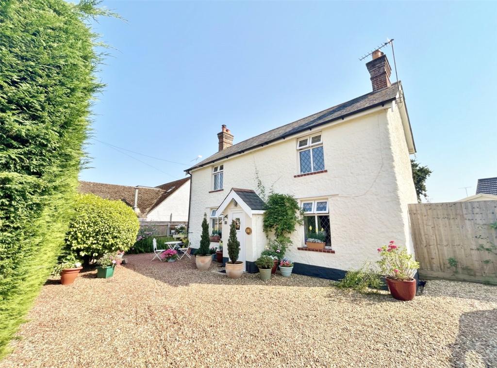 3 bedroom detached house for sale in Ringwood Road, Verwood, Dorset, BH31