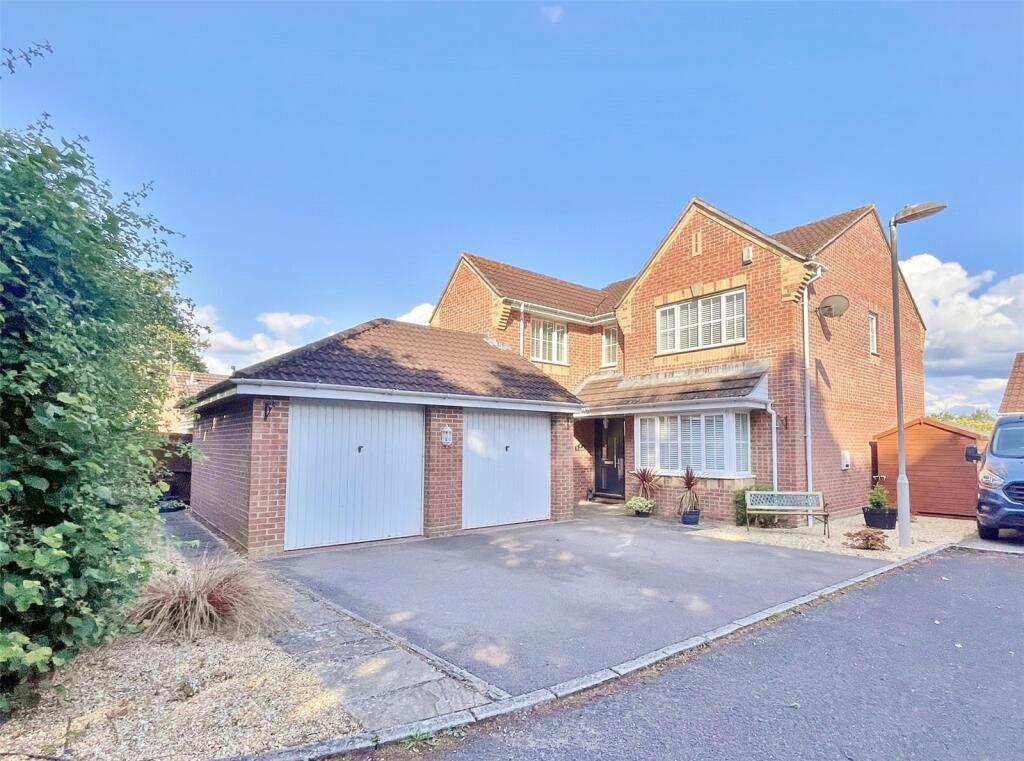 4 bedroom detached house for sale in Eastworth Road, Verwood, Dorset, BH31